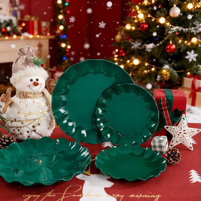LIYH 50 Pcs Christmas Plastic Plates - Image 4
