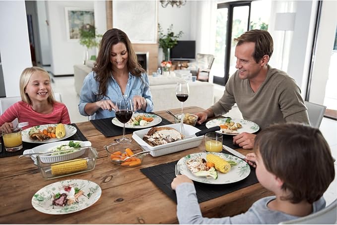 Trendables 40 Piece Plastic Disposable Plates Set - Image 7