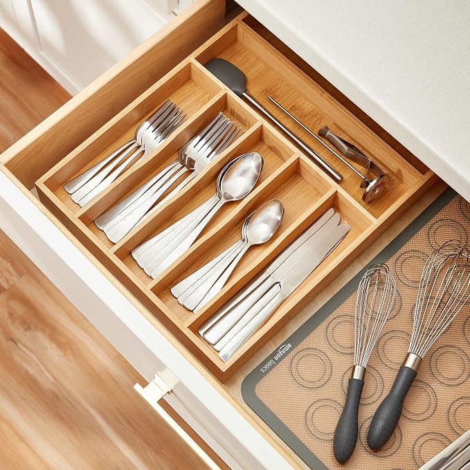 Amazon Basics 20-Piece Stainless Steel Flatware Set - Image 7